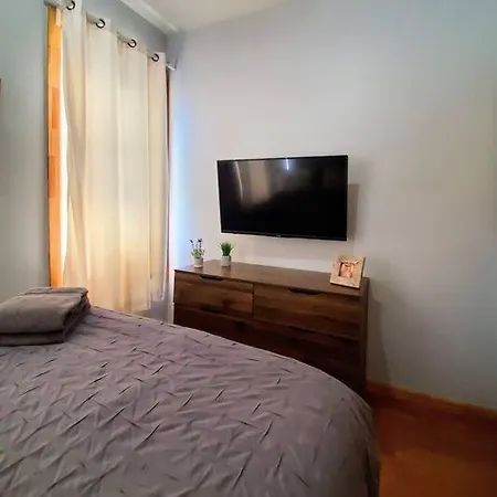 2 Bedroom Apt With 3 Beds - Friends & Family New York Exterior photo