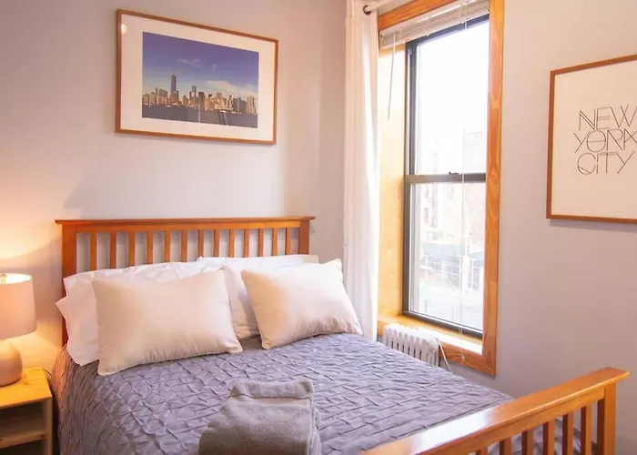 2 Bedroom Apt With 3 Beds - Friends & Family